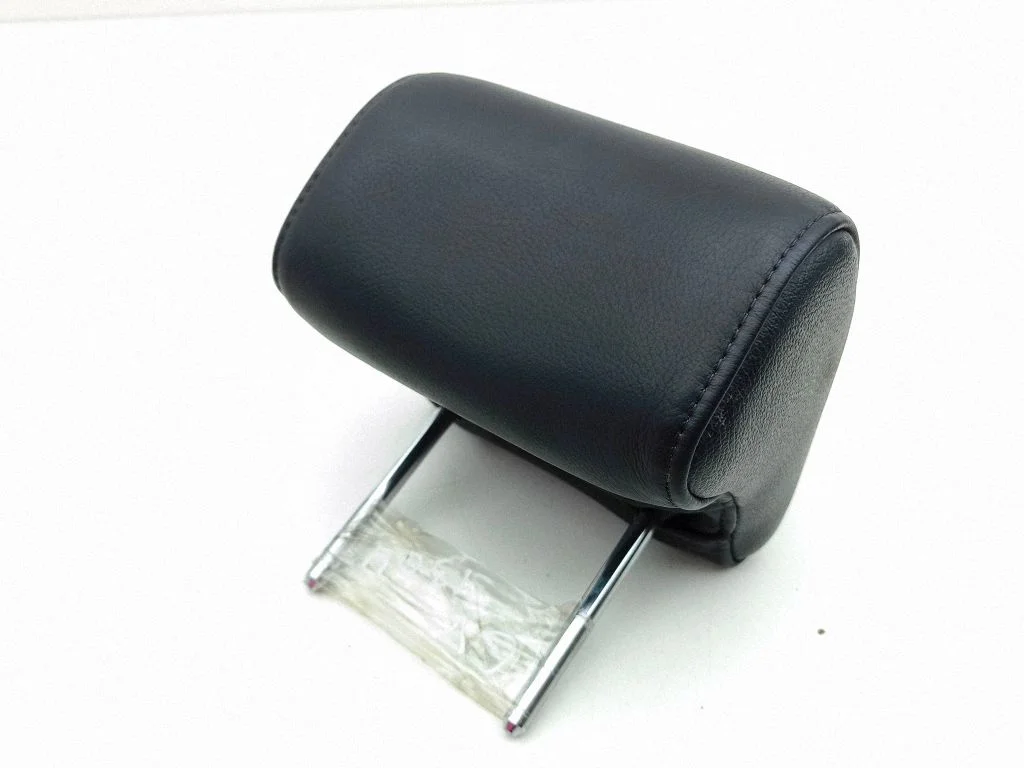Rear seat headrest – centre