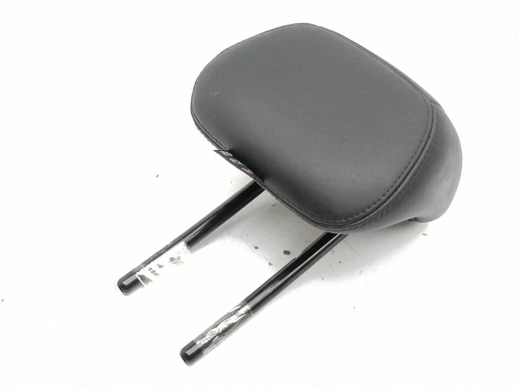 Rear seat headrest – centre