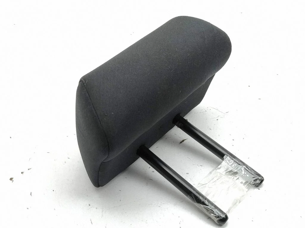 Rear seat headrest – centre