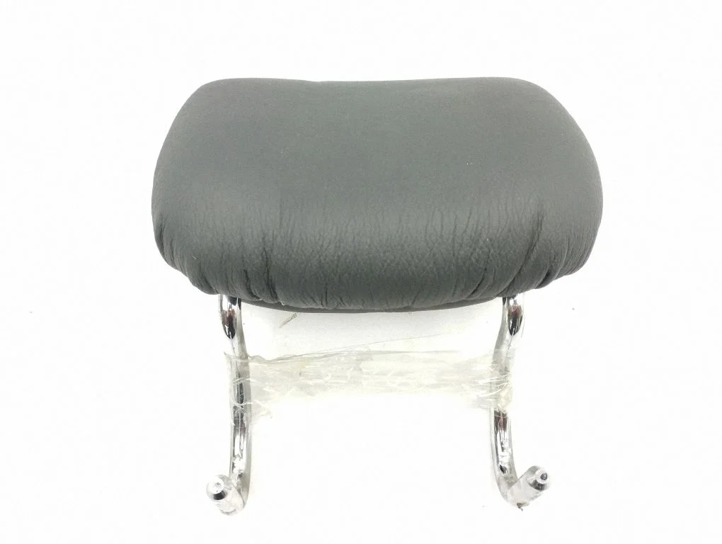 Rear seat headrest – centre