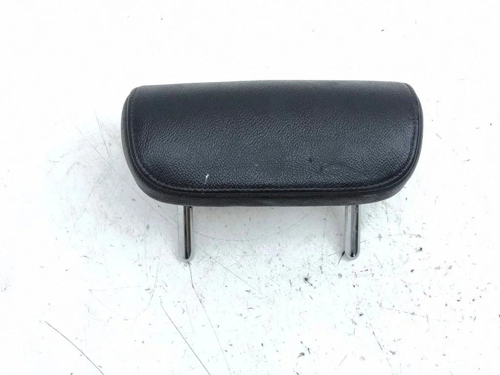 Rear seat headrest – centre