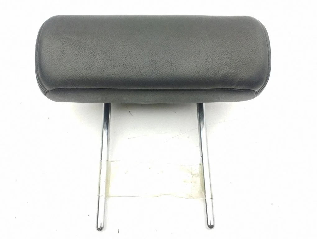 Rear seat headrest – centre