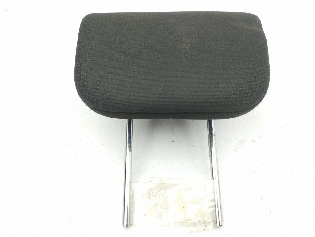 Rear seat headrest – centre