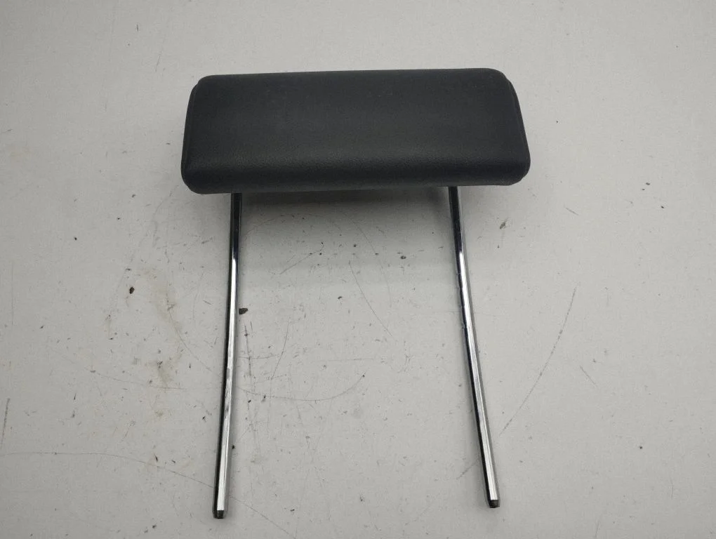 Rear seat headrest – centre