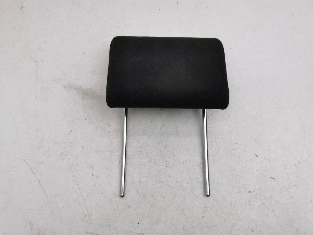 Rear seat headrest – centre