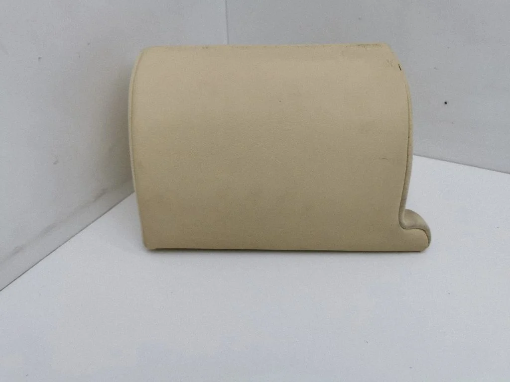 Aizmugurējā sēdekļa galvas balsts – vidējā