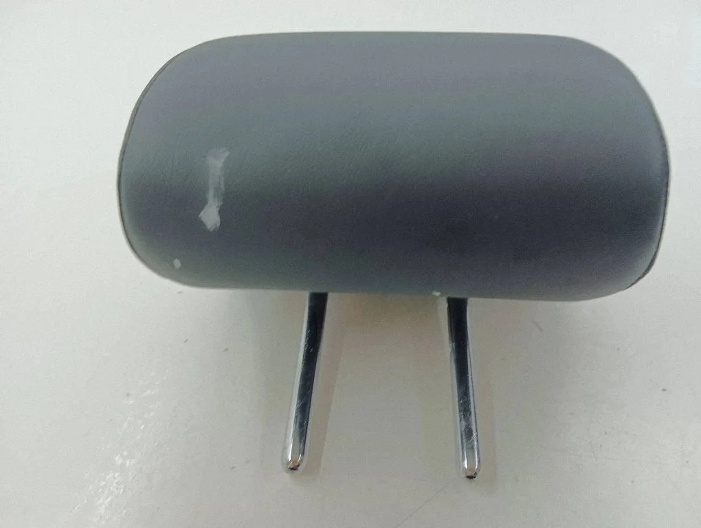 Rear seat headrest – centre