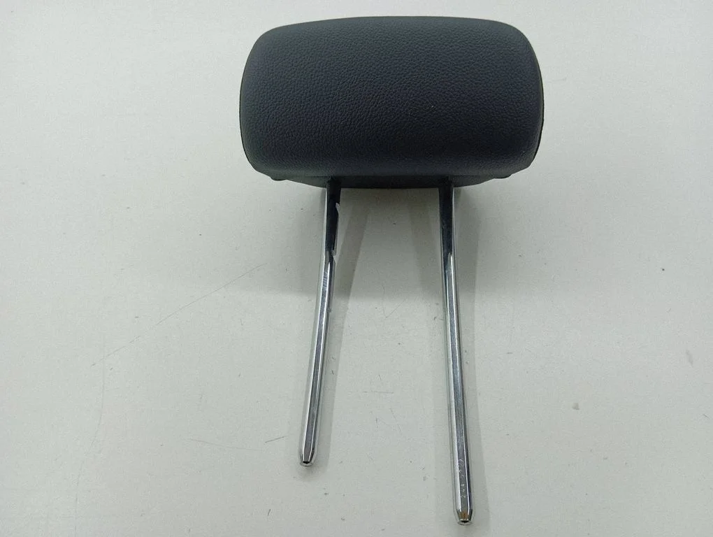 Rear seat headrest – centre