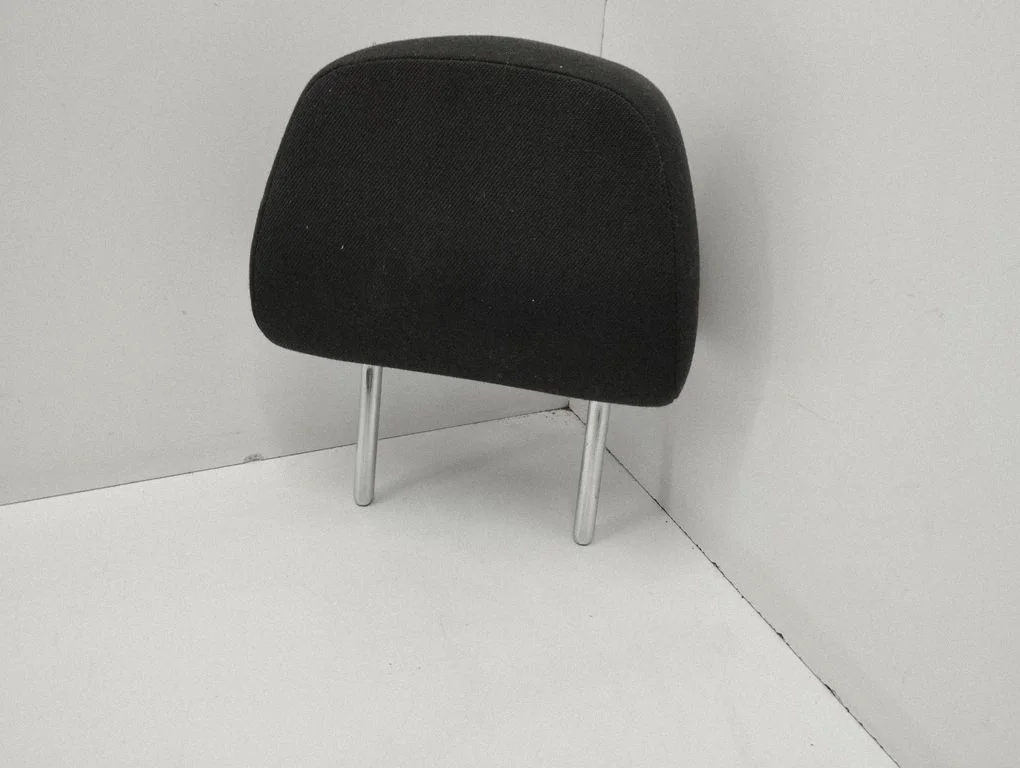 Rear seat headrest