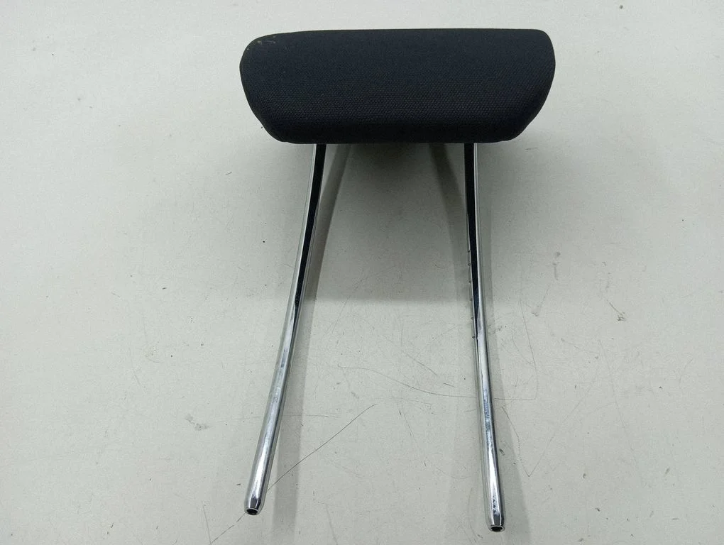 Rear seat headrest – centre