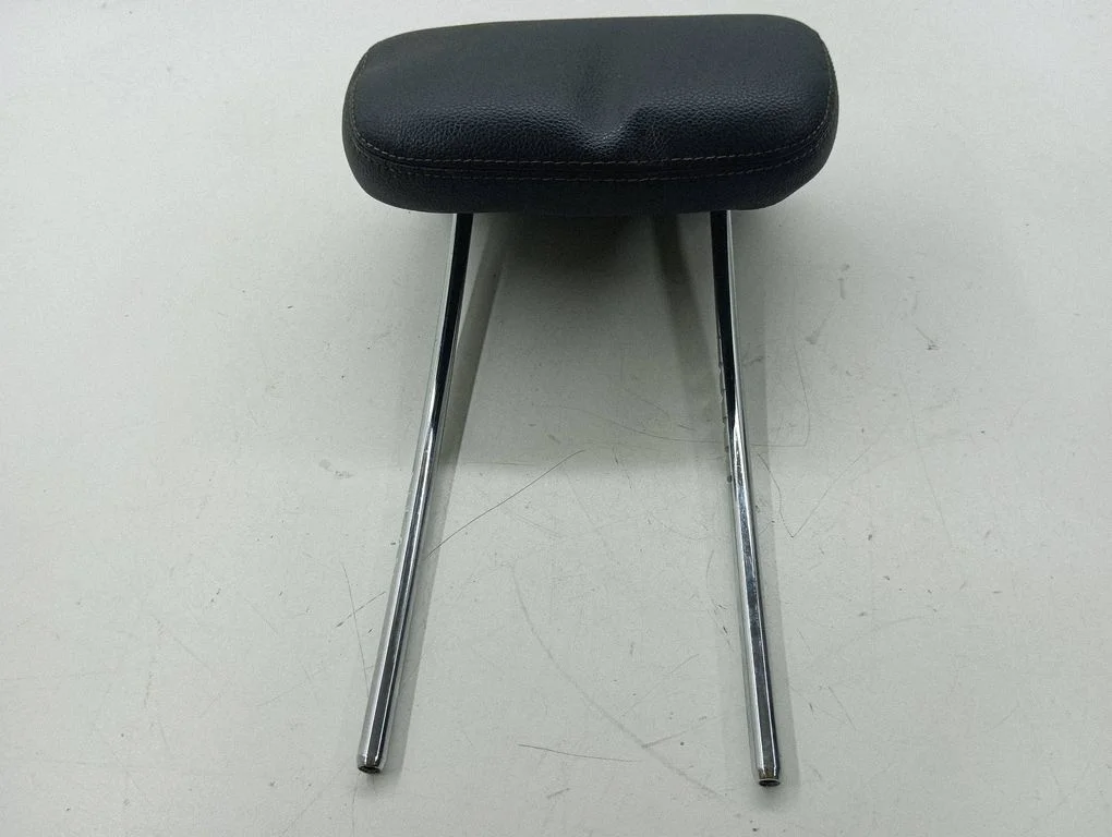 Rear seat headrest – centre