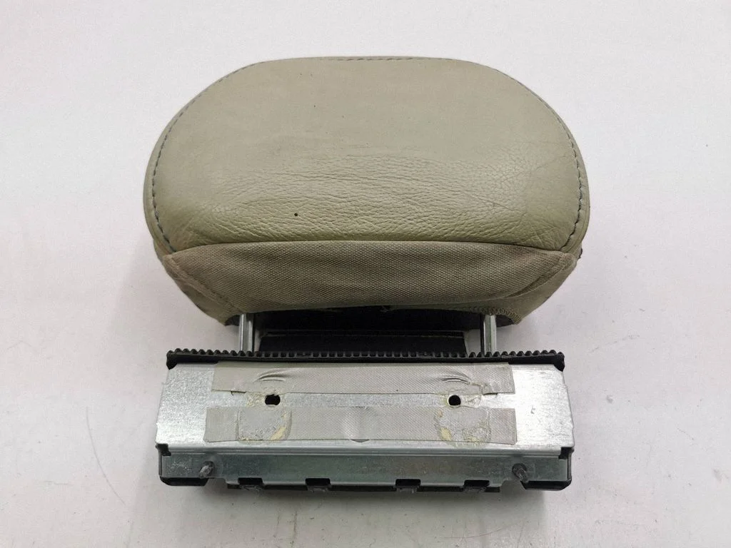 Rear seat headrest 8686714