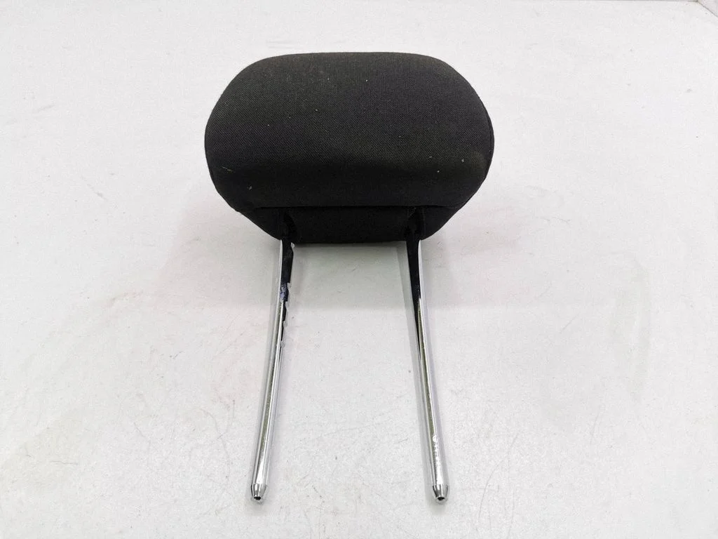 Rear seat headrest