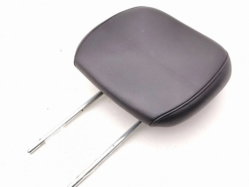 Third row seat headrest – Chrysler Grand Voyager V (2007-2015)