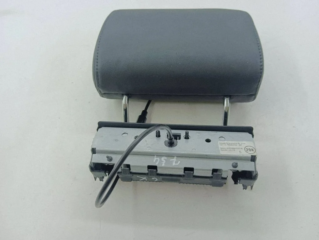Third row seat headrest – Audi Q7 4L (2005-2015)