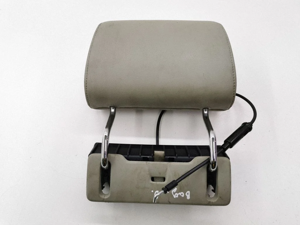 Third row seat headrest – Audi Q7 4L (2005-2015)