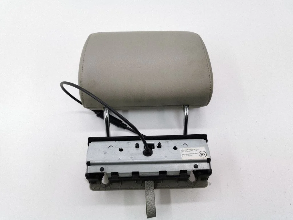 Third row seat headrest – Audi Q7 4L (2005-2015)