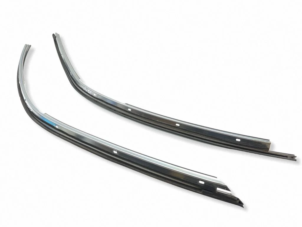 Front door glass trim molding – Toyota GT 86 (2012-2021)