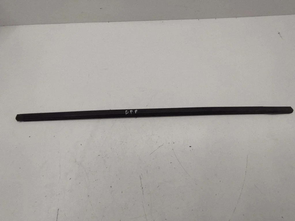 Front door glass trim molding – right