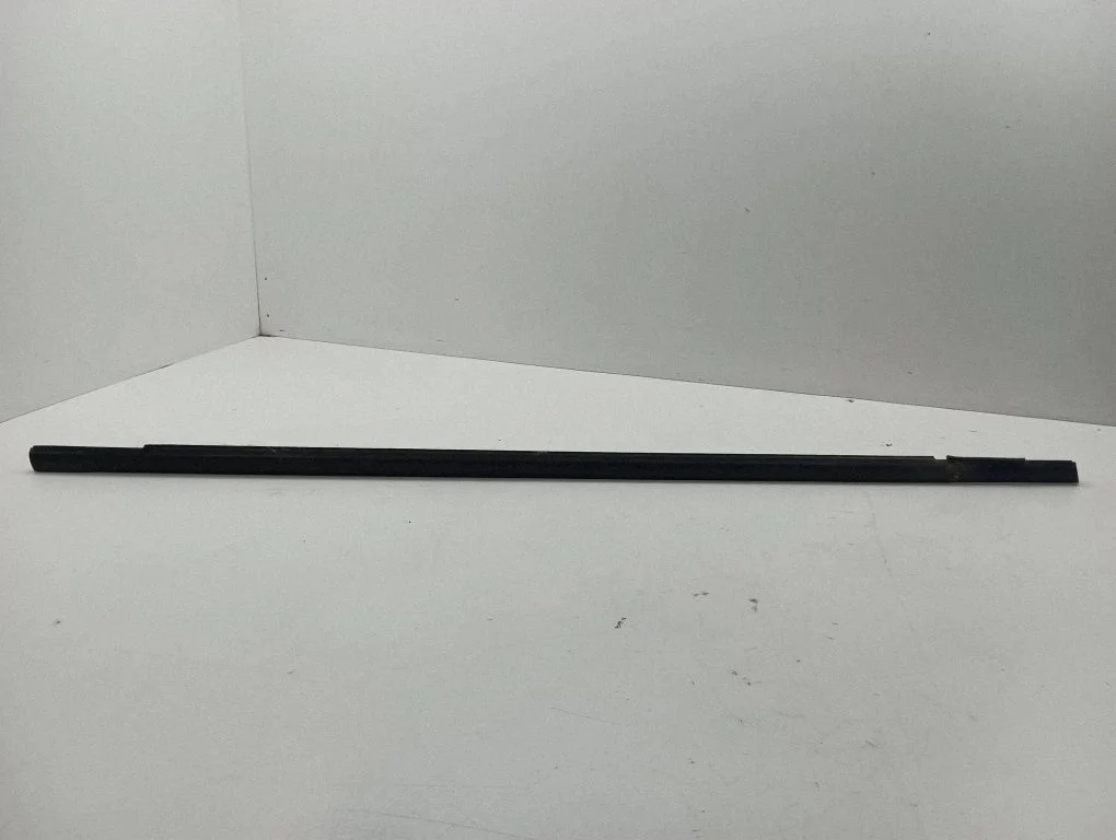 Front door glass trim molding – right
