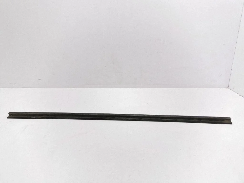 Front door glass trim molding – left