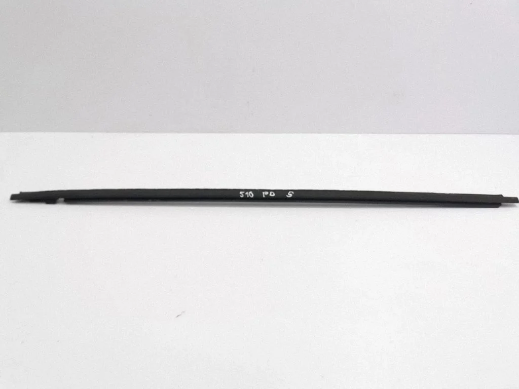 Front door glass trim molding – right