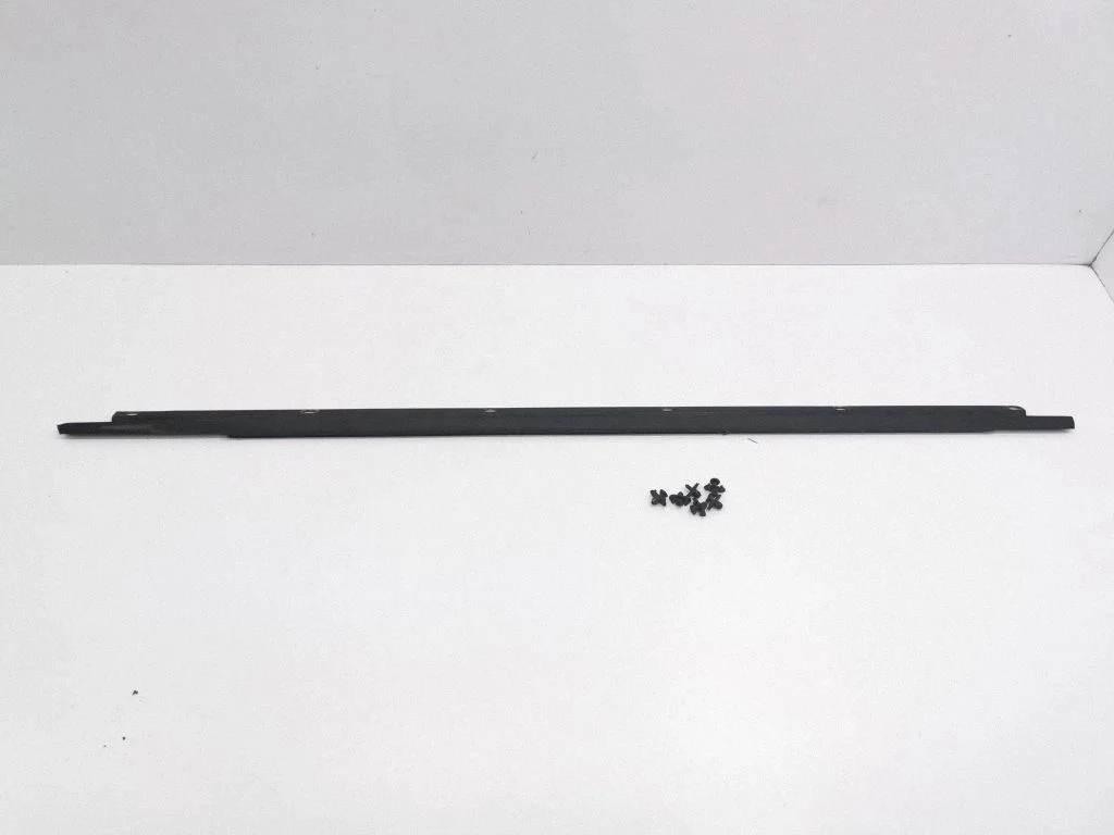 Front door glass trim molding – right