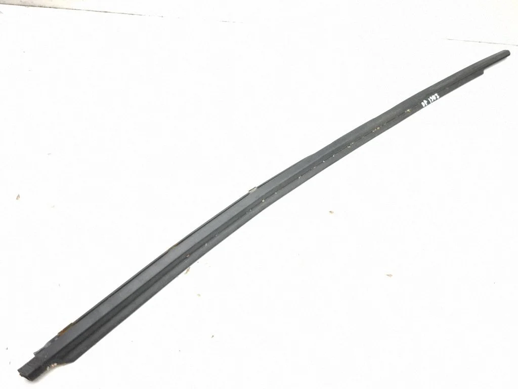 Front door glass trim molding – right