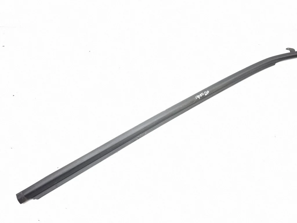 Front door glass trim molding – right