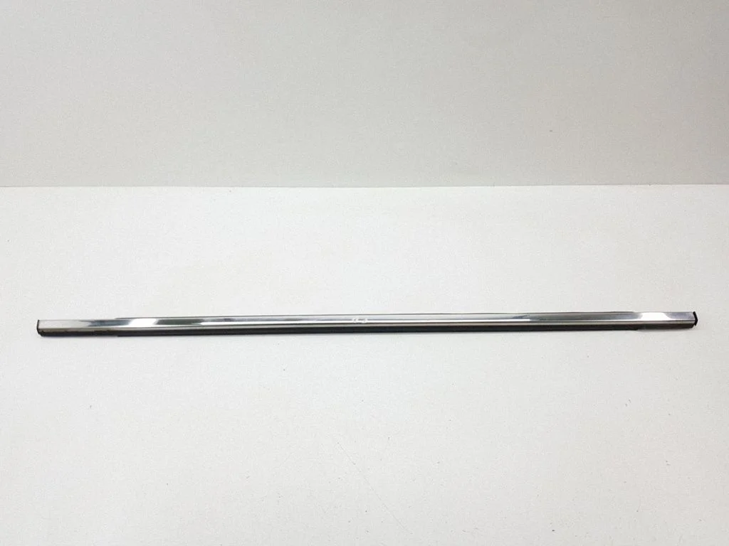 Front door glass trim molding – right