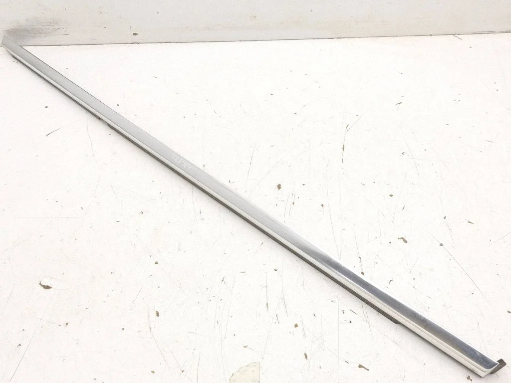 Rear door glass trim molding A1777350300