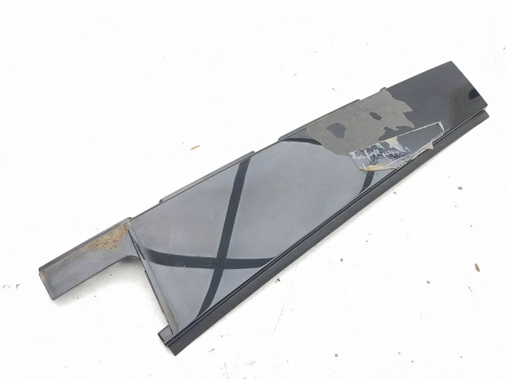 Rear door glass trim molding A1777329200