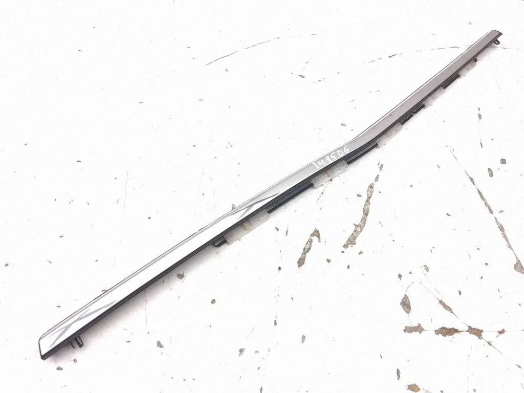 Listwa szyby drzwi tylnych EG21RRR