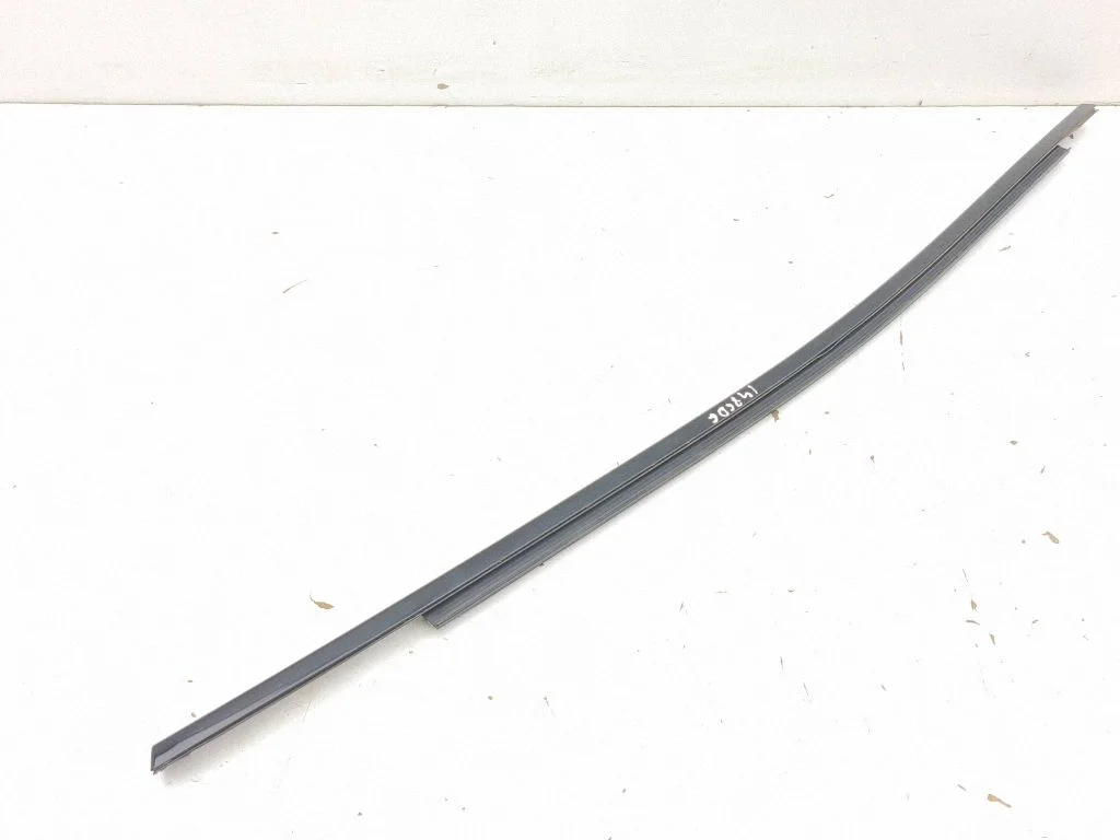 Tagaukse klaasi liist – Ford Mustang Mach-E (2020-)