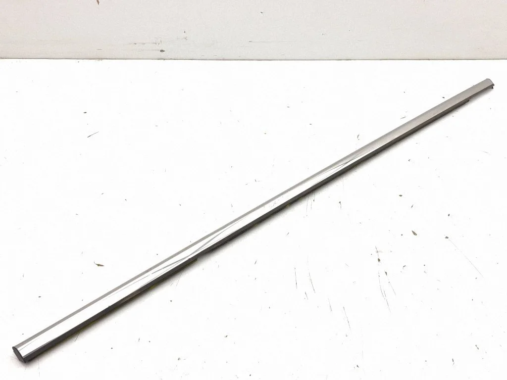 Rear door glass trim molding 3J0839475B