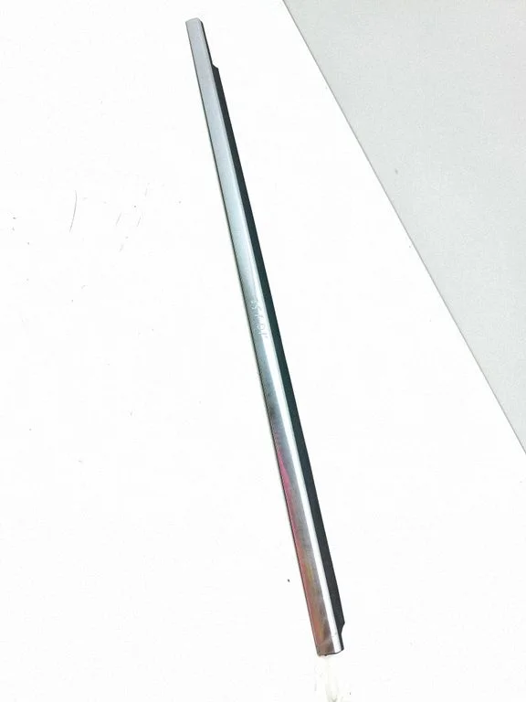 Front door glass trim molding – front right