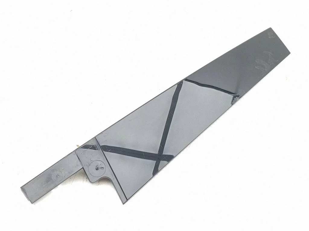 Rear door glass trim molding 3J0839902