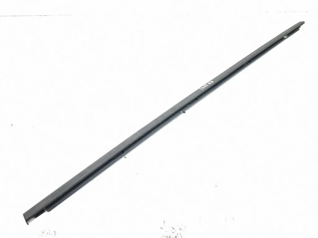 Aizmugurējo durvju stikla apdare 9813910380
