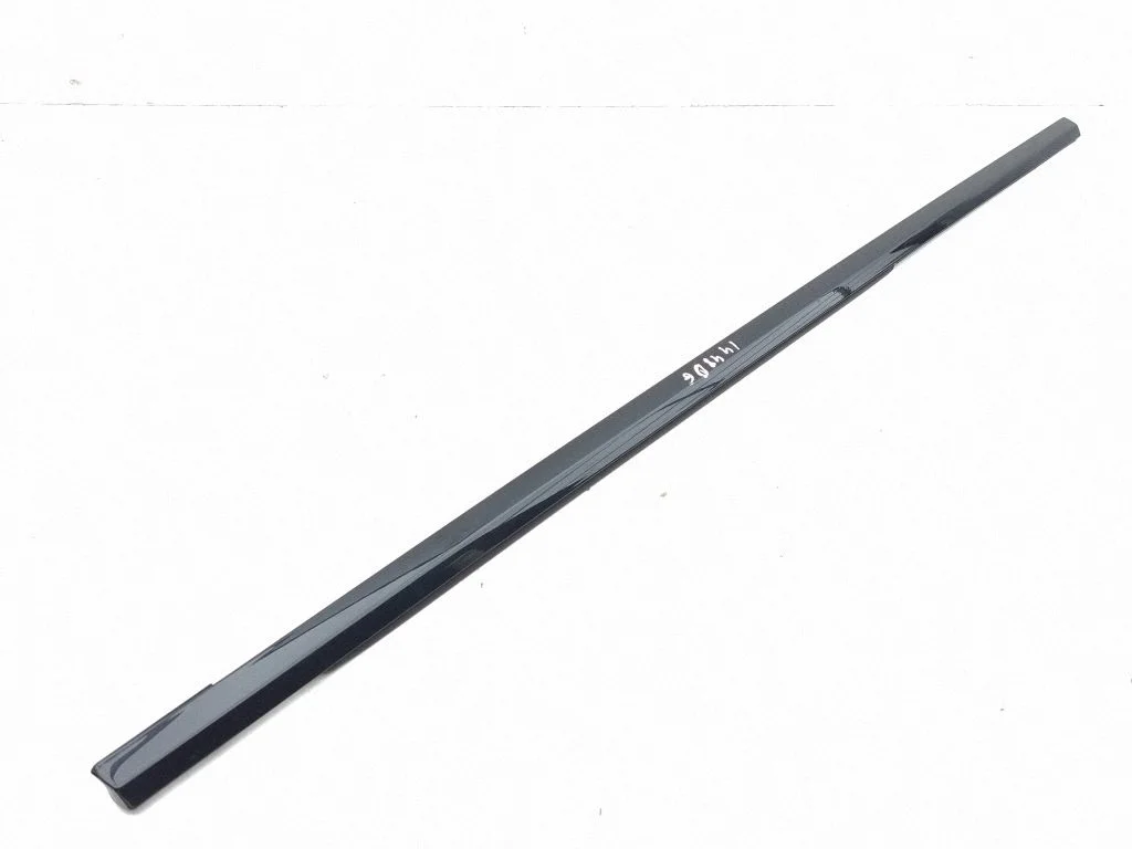 Rear door glass trim molding – right