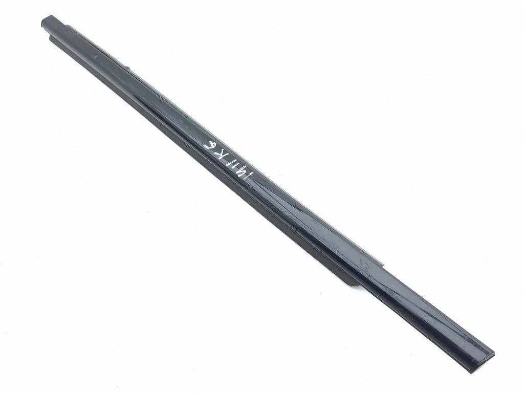 Rear door glass trim molding – left