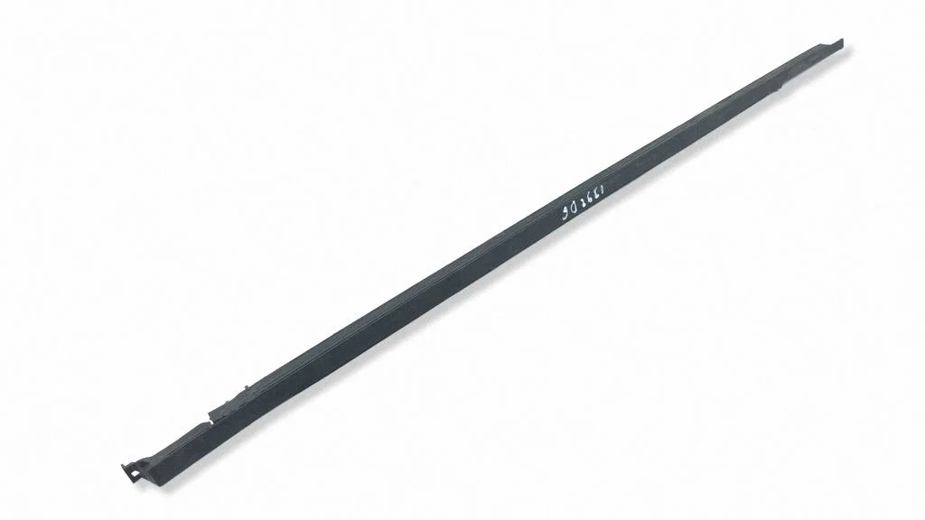 Tagaukse klaasi liist K8D2246A32A