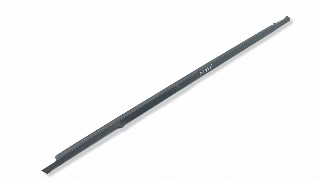 Tagaukse klaasi liist K8D2246A33A