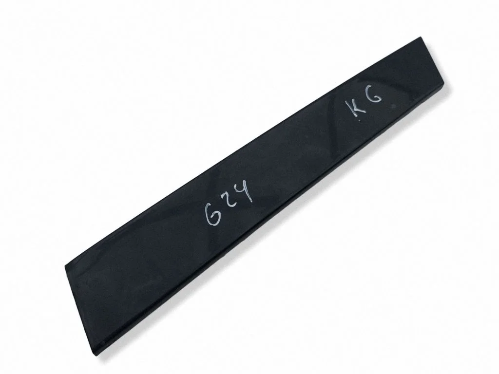 Tagaukse klaasi liist 4L0853377
