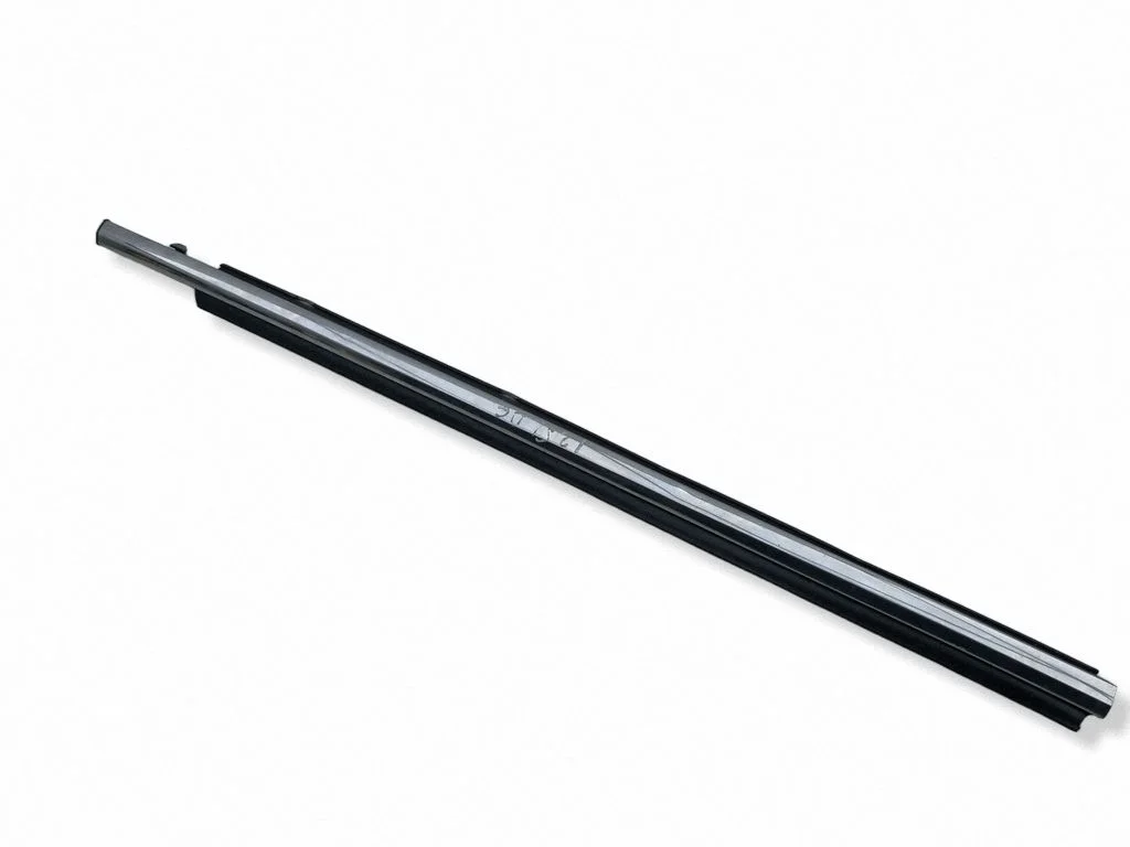 Rear door glass trim molding