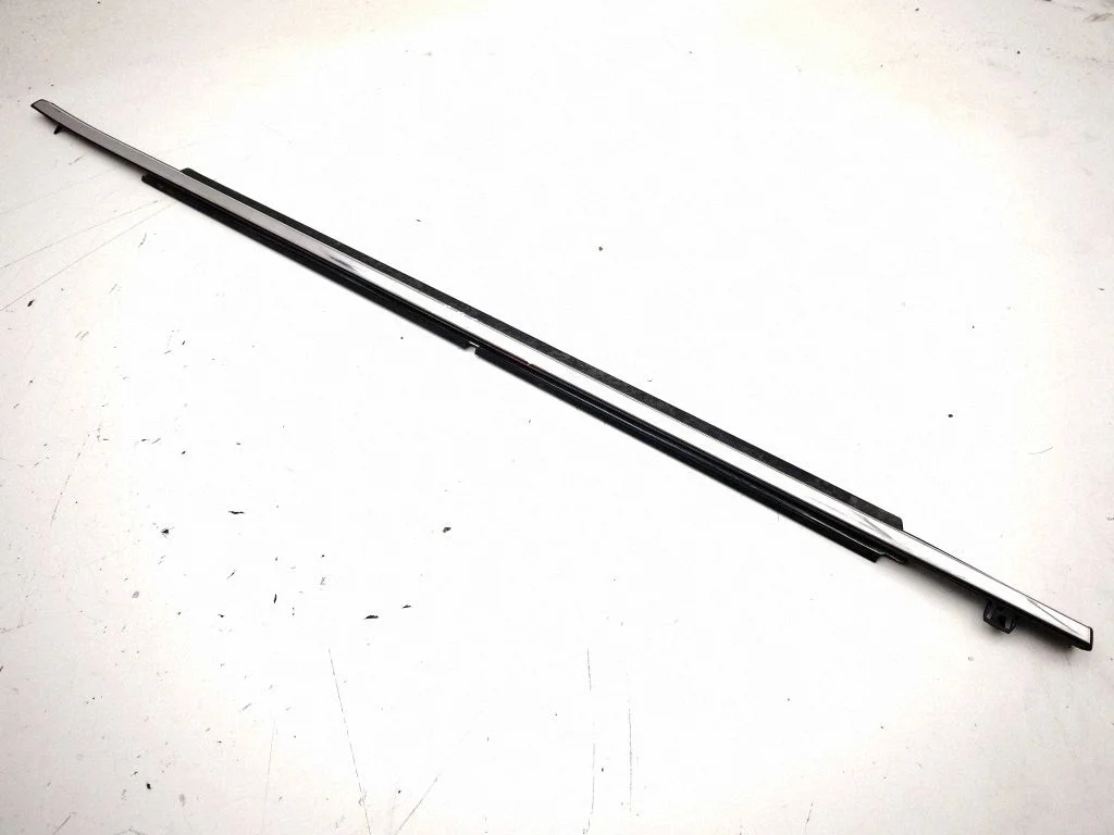 Listwa szyby drzwi tylnych – prawa