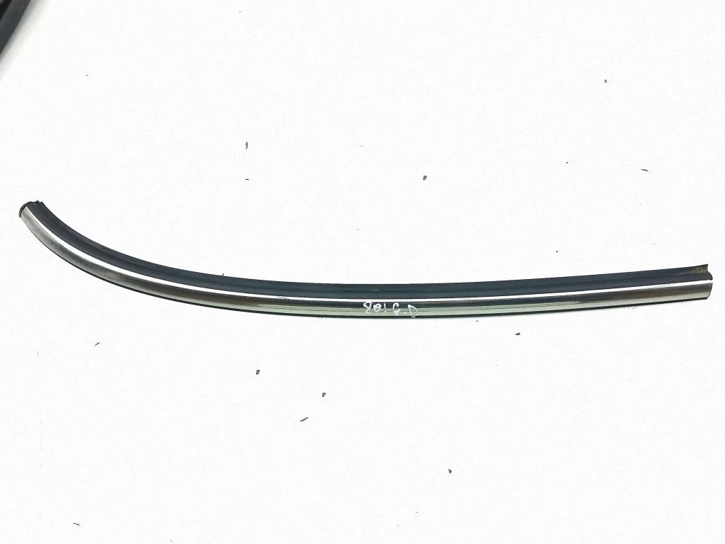 Rear door glass trim molding – right