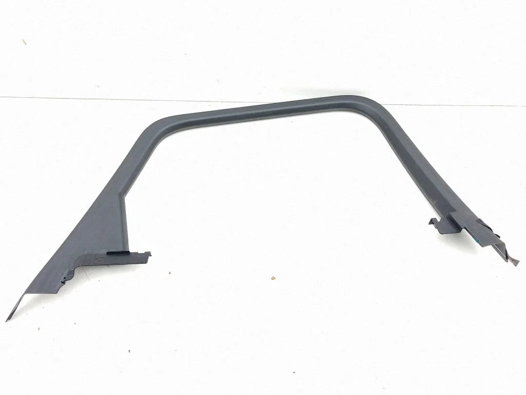 Aizmugurējo durvju stikla apdare – Audi RS Q3 (2019-)