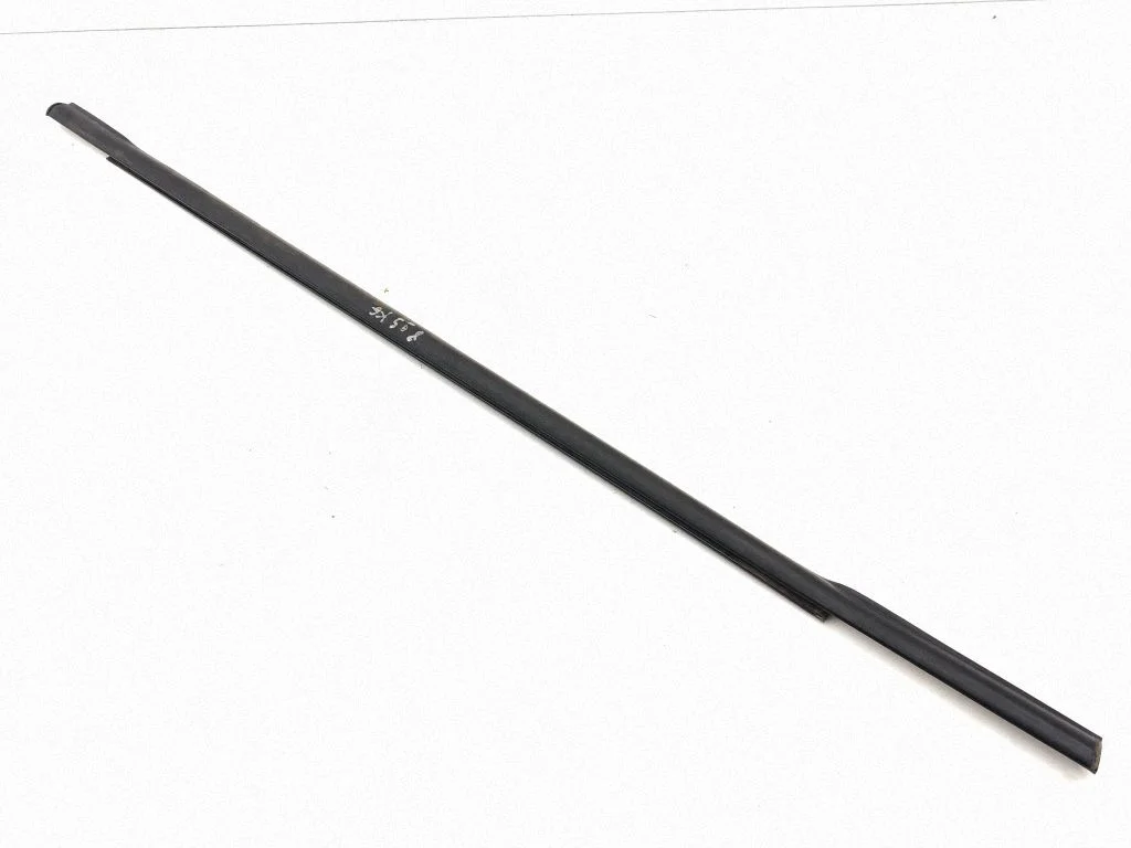 Rear door glass trim molding – left