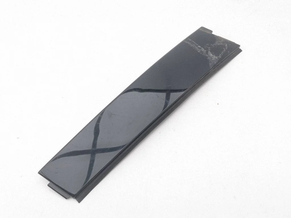 Tagaukse klaasi liist 4K0839901