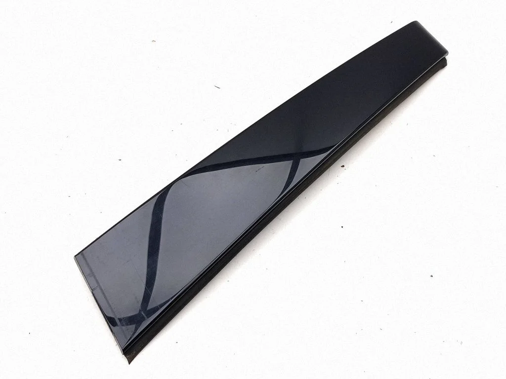 Rear door glass trim molding 4G0839902